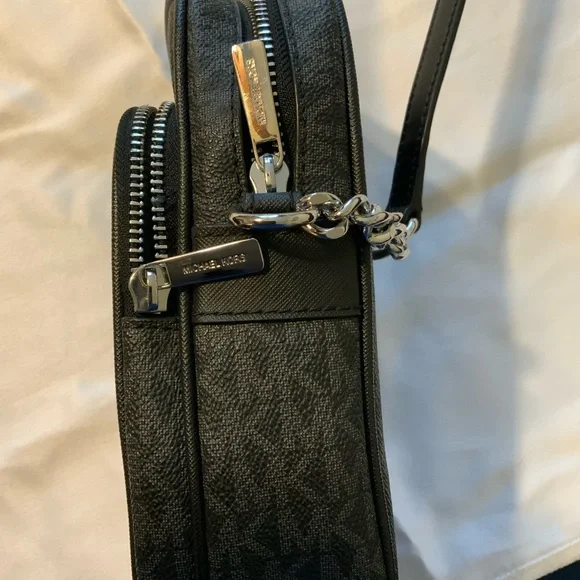 Michael Kors Jet Set Medium Black Crossbody Bag - Picture 3 of 8